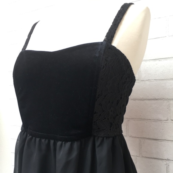 Velvet and Lace Flowy High-Low Dress - Picture 2 of 5